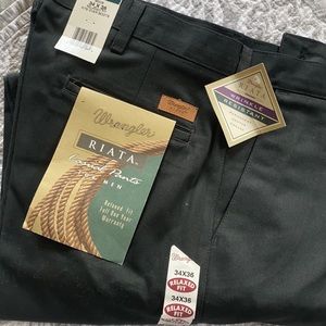 Wrangler Riata relaxed fit 34 x 36 black pants
